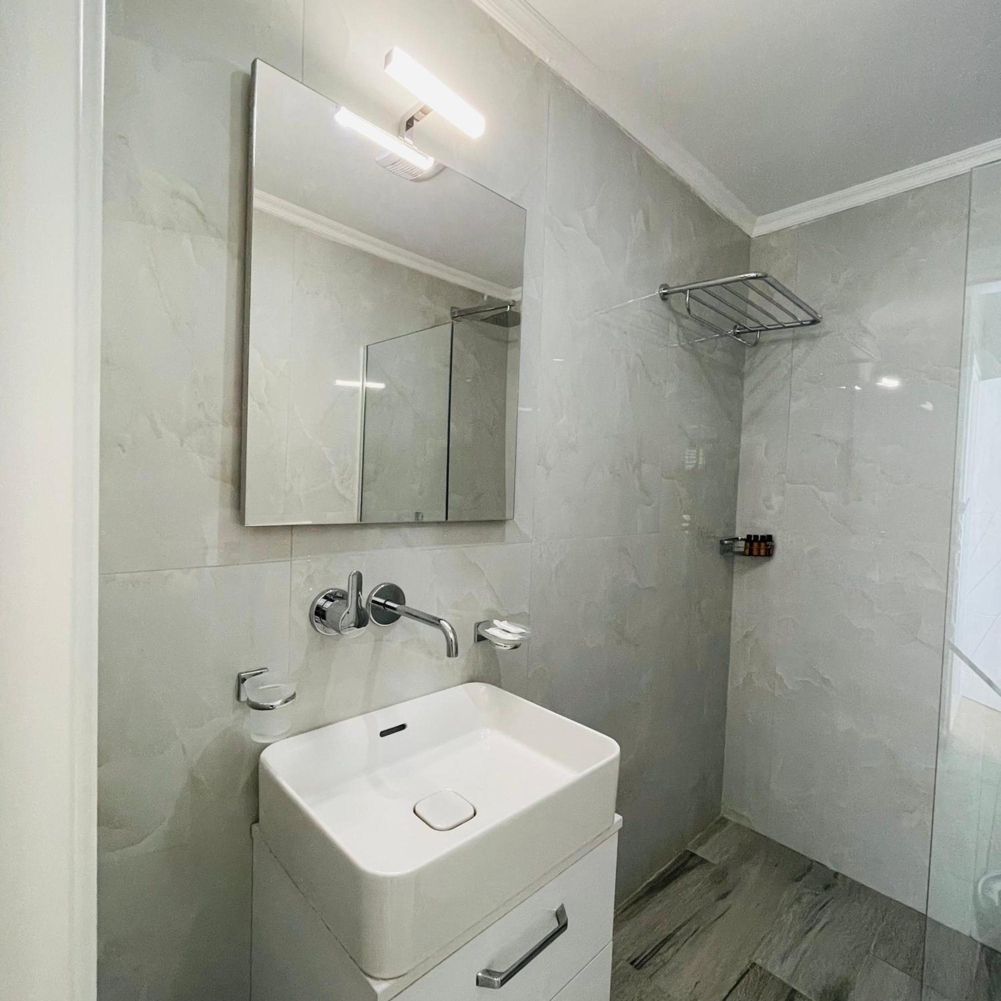 Guesthouse Near The Castle Of Himare Luaran gambar