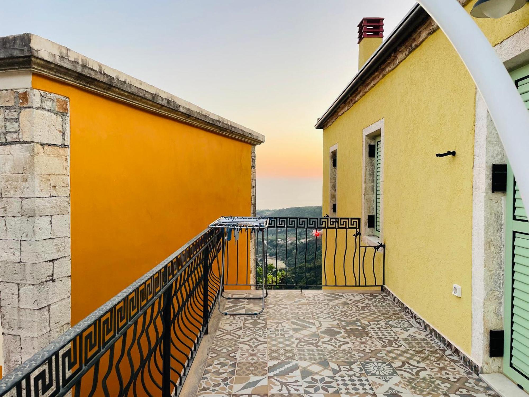 Guesthouse Near The Castle Of Himare Luaran gambar