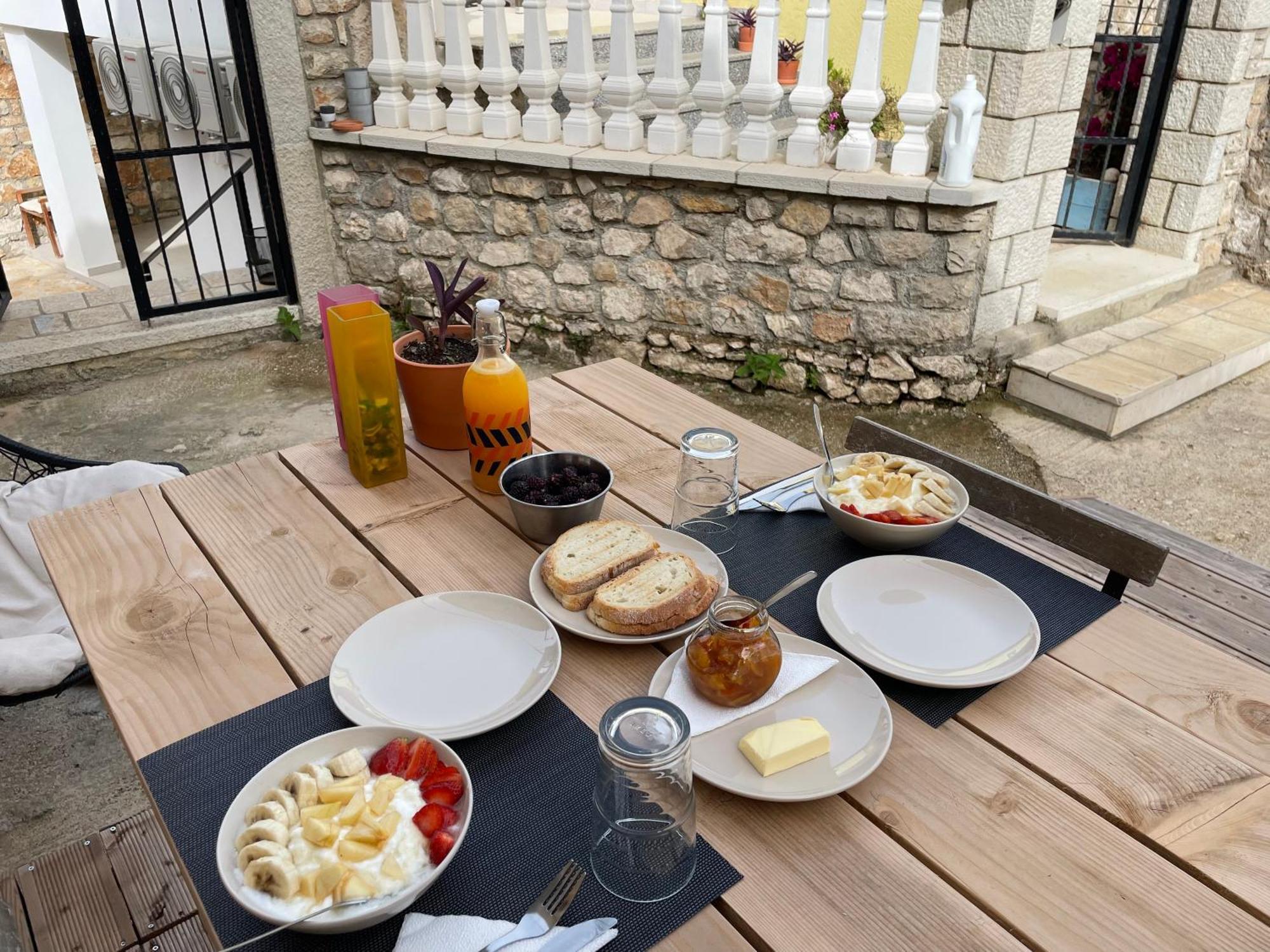 Guesthouse Near The Castle Of Himare Luaran gambar