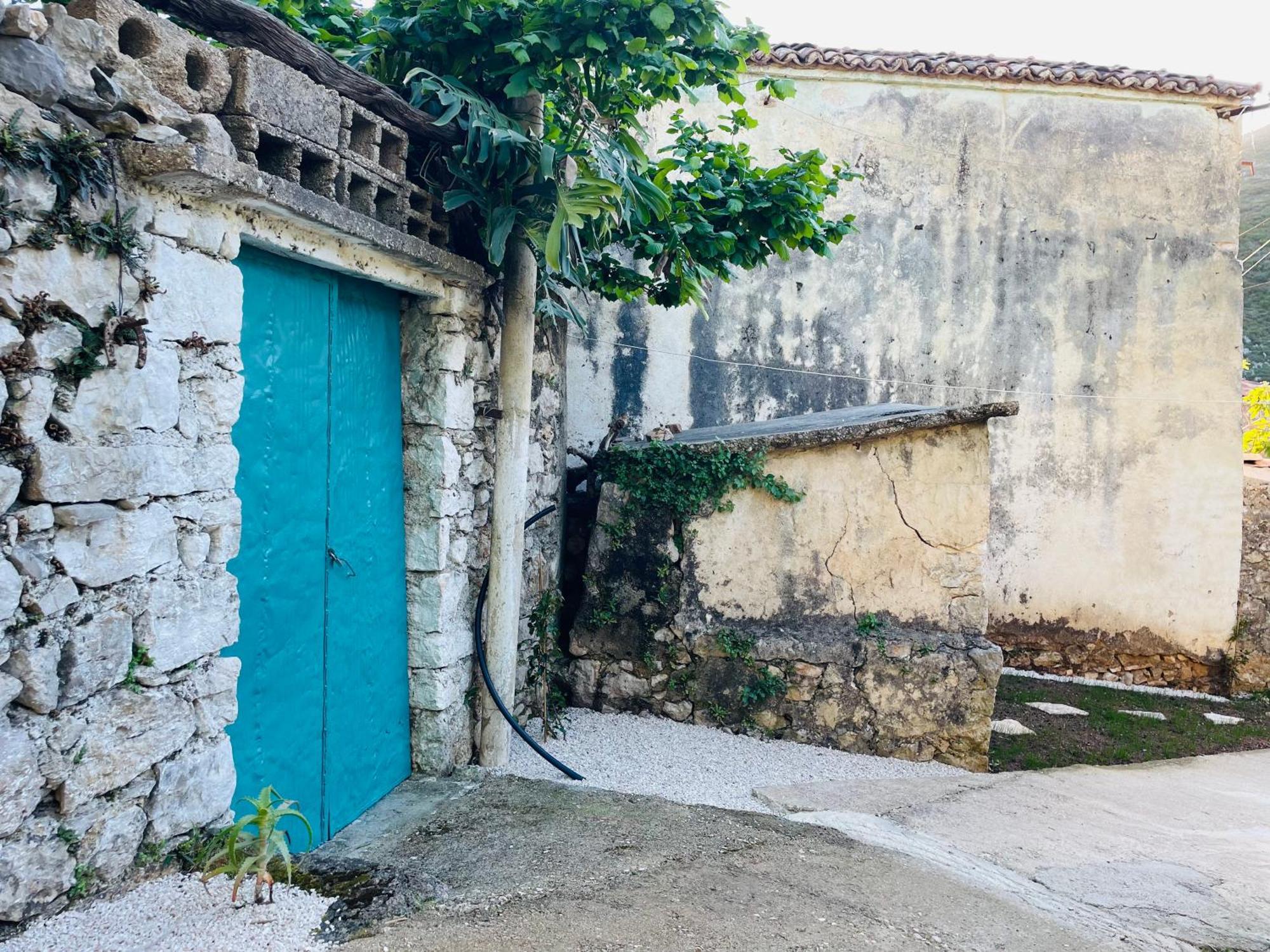 Guesthouse Near The Castle Of Himare Luaran gambar