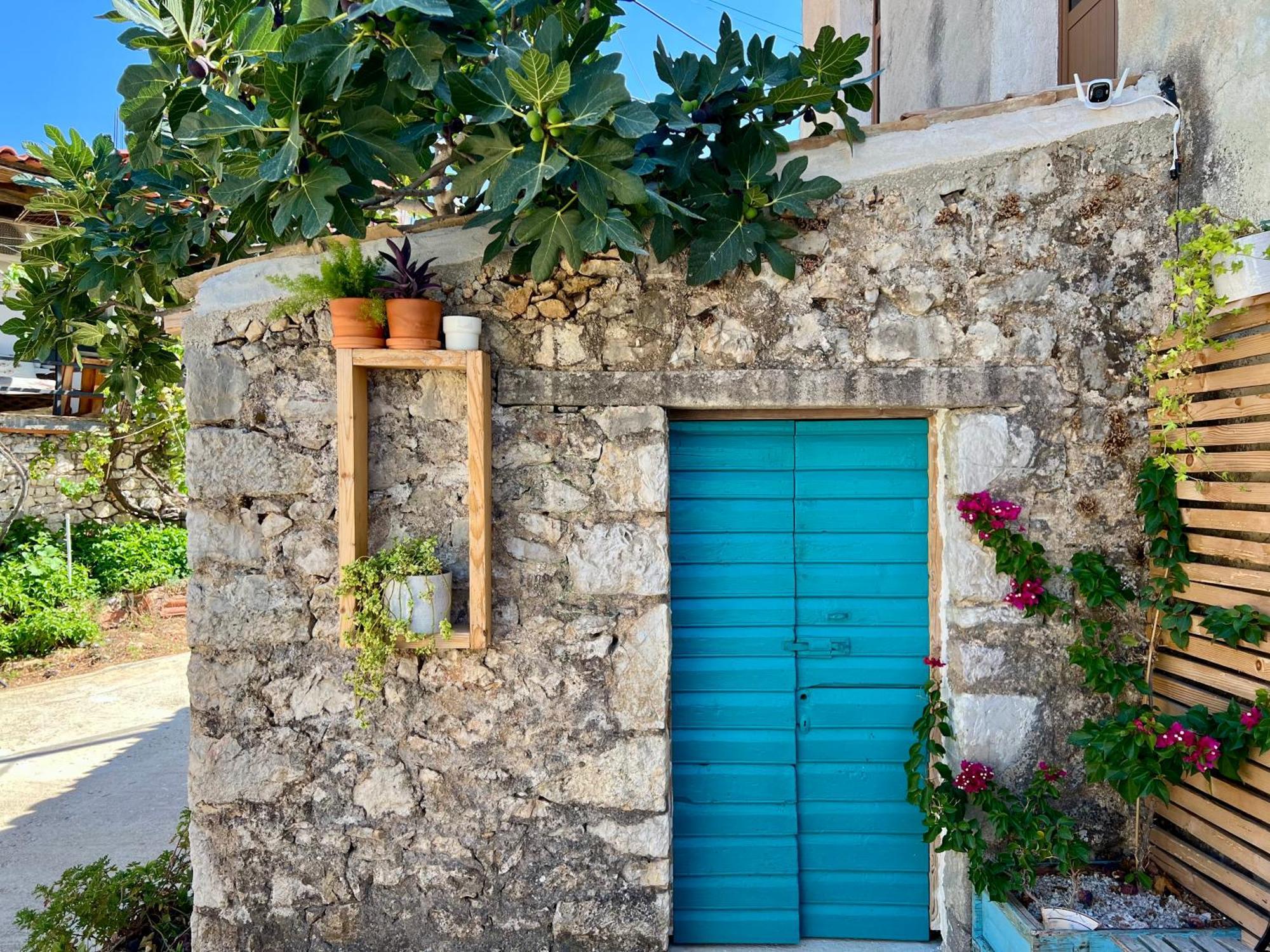 Guesthouse Near The Castle Of Himare Luaran gambar