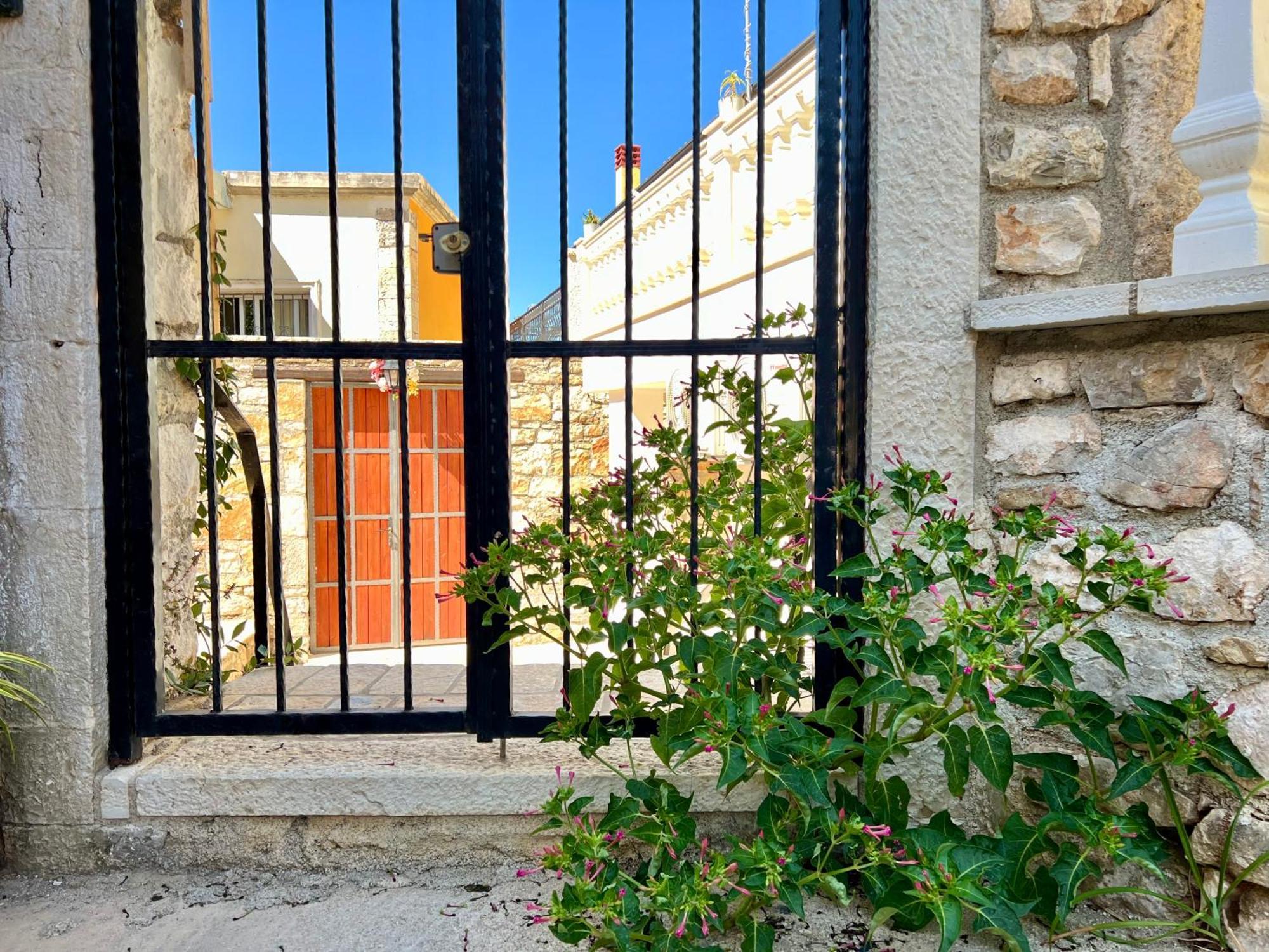 Guesthouse Near The Castle Of Himare Luaran gambar
